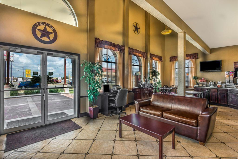 Public Area 3, Baymont by Wyndham New Braunfels TX, Comal