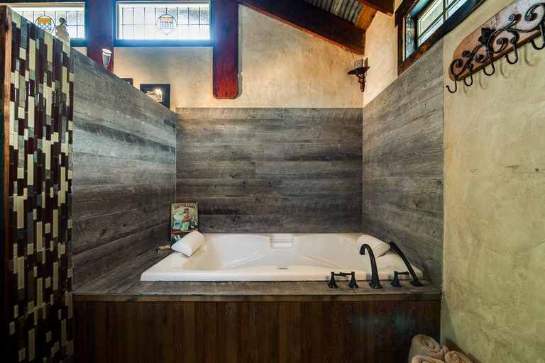 Bathroom 4, Barons CreekSide Resort, Gillespie