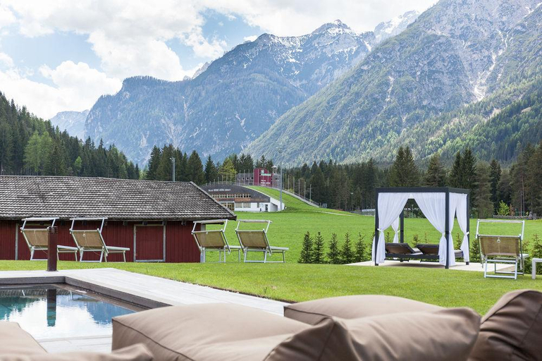 Exterior & Views 2, Romantik Hotel Santer, Bolzano