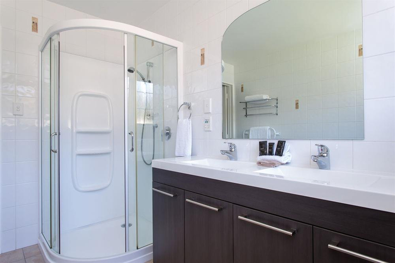 Bathroom 4, The Park Motel, Tasman