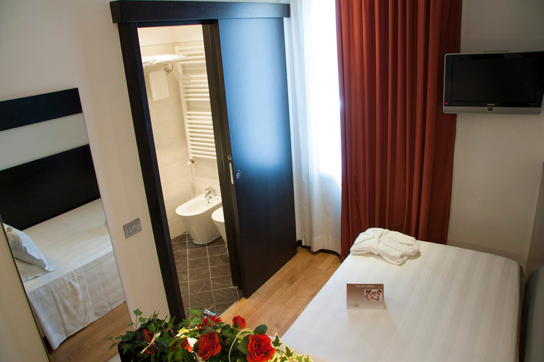 Bedroom 2, Card International, Rimini