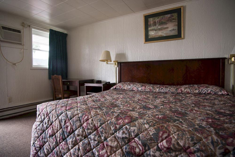 Bedroom 5, Rosemount Motel, Lawrence