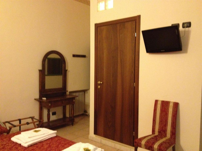 Bedroom 4, Hotel Sicilia, Milano