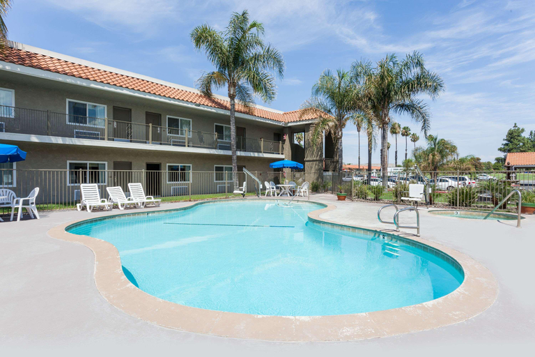 Sport & Beauty 5, Travelodge by Wyndham Hemet CA, Riverside