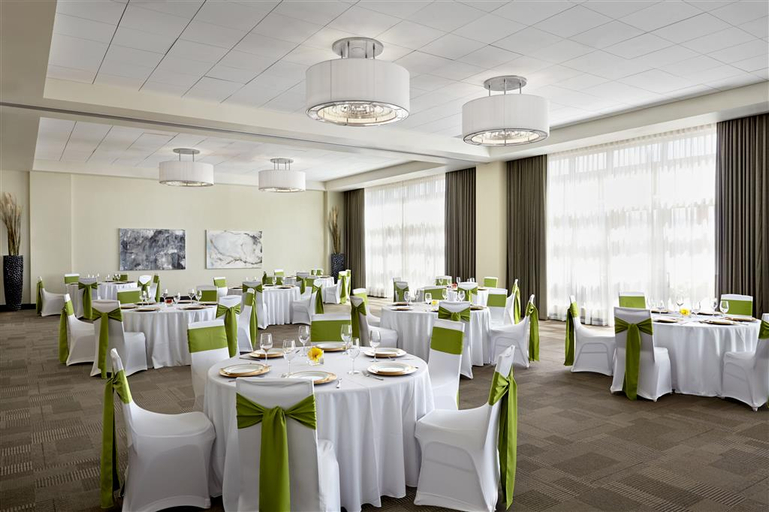 Food & Drinks 5, Four Points by Sheraton Kelowna Airport, Central Okanagan