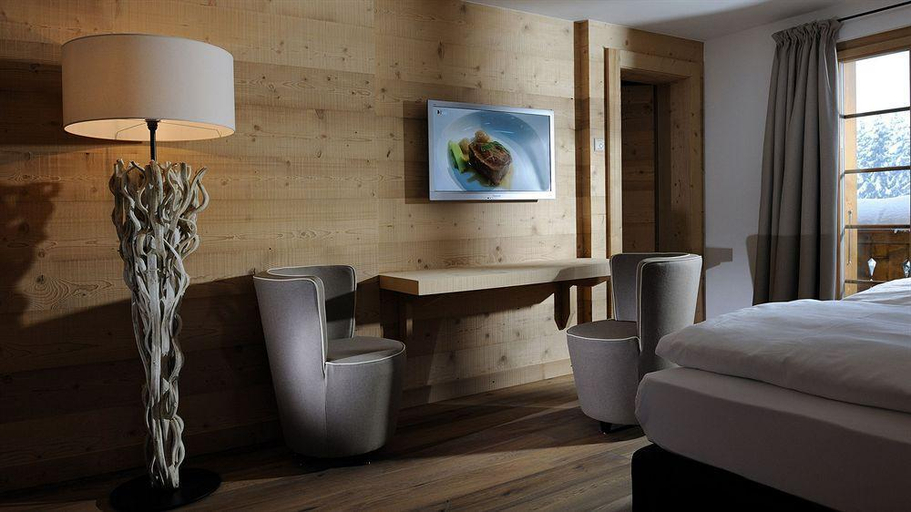 Bedroom 3, Hotel des Alpes Superieur, Saanen