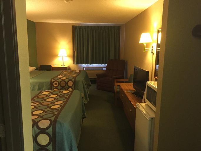 Exterior & Views 2, Express Inn Parsons, Labette