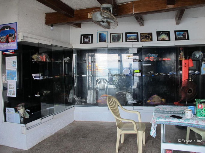 Public Area 3, Capt'n Gregg's, Puerto Galera