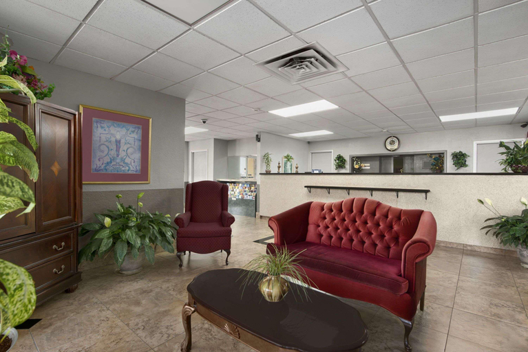 Public Area 2, Howard Johnson by Wyndham Winter Haven FL, Polk