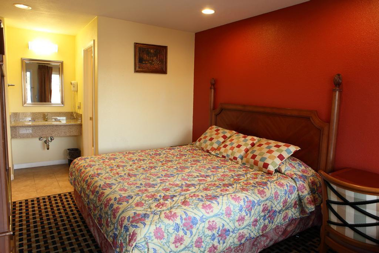 Bedroom 5, Bay Breeze Inn, Alameda