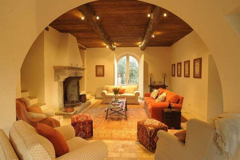 Public Area, Tenuta Santo Pietro, Siena