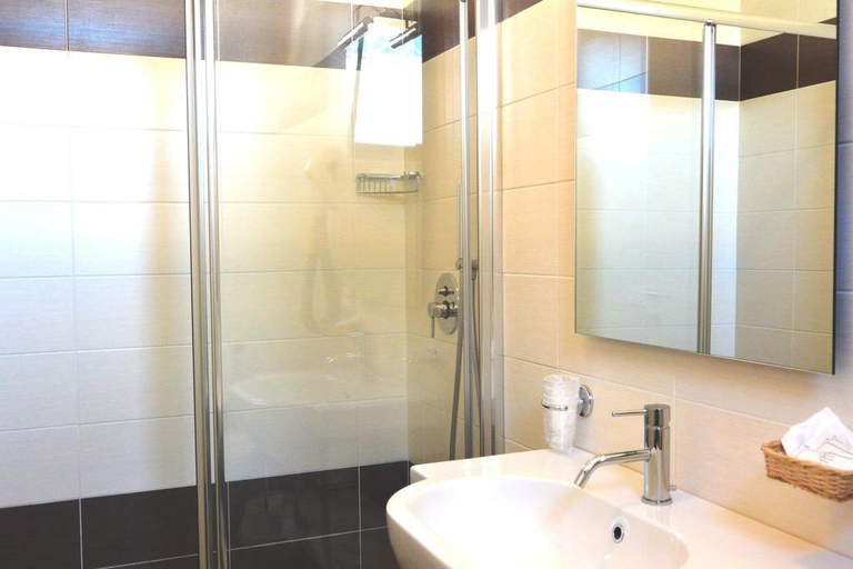 Bathroom 4, Antoniana, Venezia