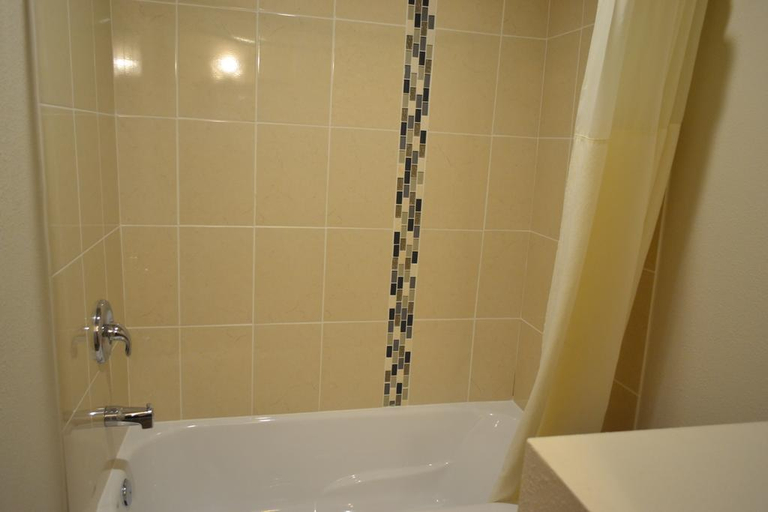 Bathroom 5, Skyway Inn - Seatac, SeaTac