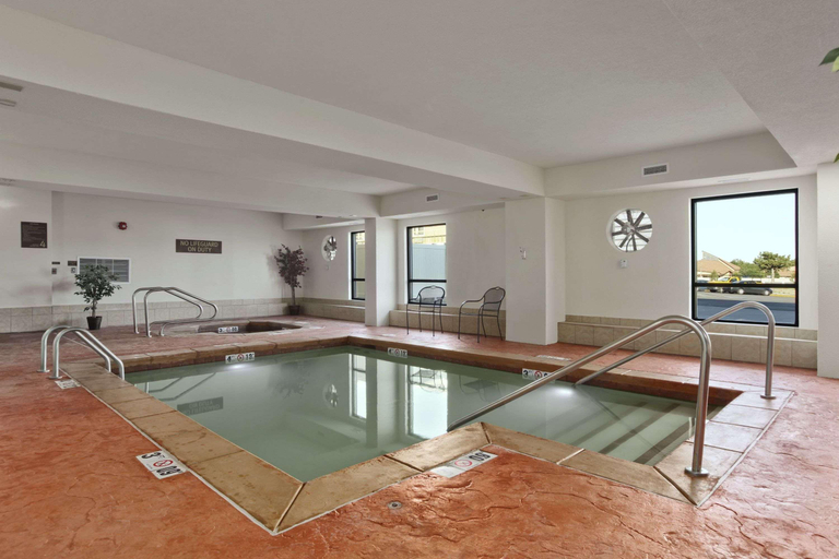 Sport & Beauty, Ramada by Wyndham Tulsa, Tulsa