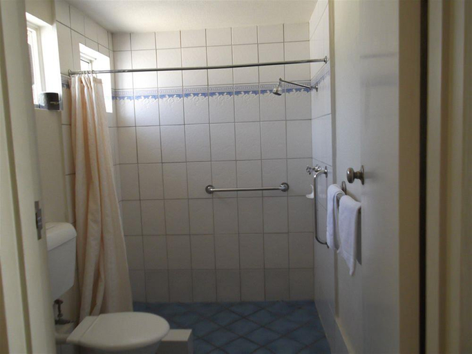 Bathroom, Astor Hotel Motel, Albury