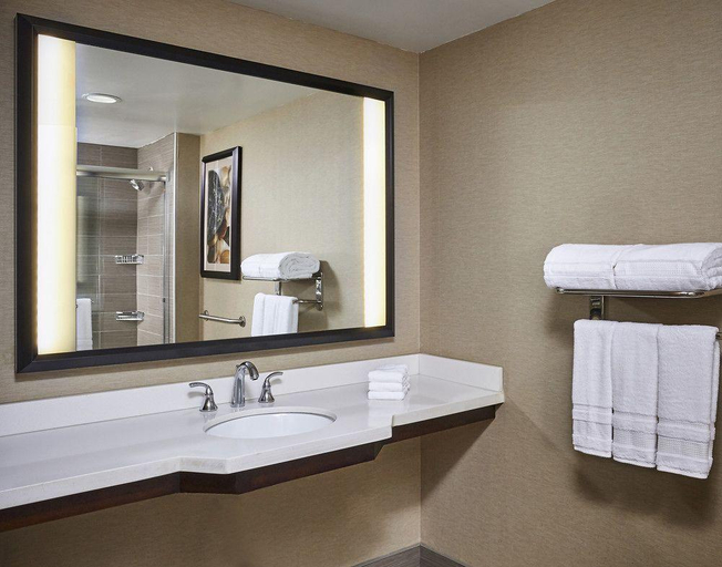 Bathroom 3, Sheraton Hamilton, Hamilton