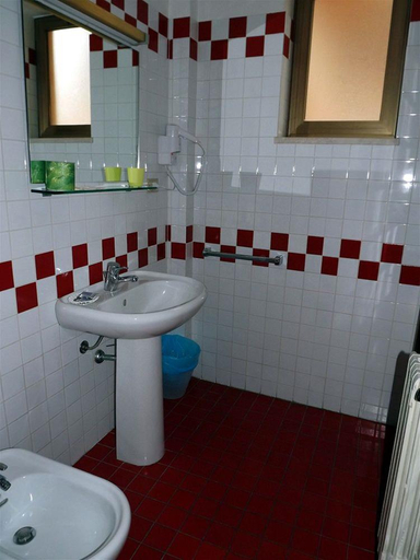 Bathroom 3, Residence Circe, Messina
