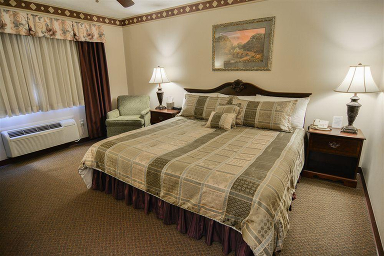 Bedroom 1, Hearthstone Inn & Suites, Greene