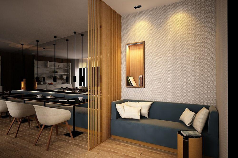 Others, Hôtel Royal Phare, Paris