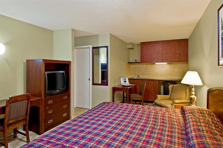 Bedroom 4, Canadas Best Value Inn Burlington, Toronto