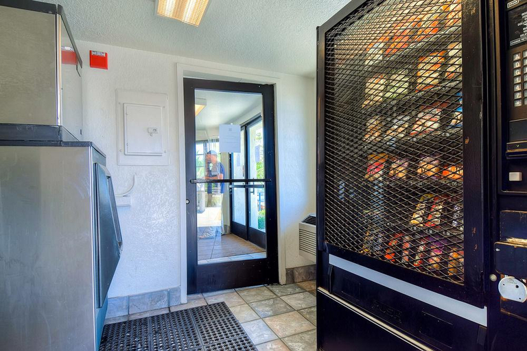 Exterior & Views, Beachside Inn, Orange