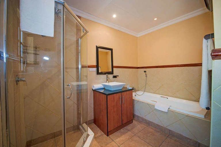 Bathroom 5, Dunkeld Country Estate, Nkangala