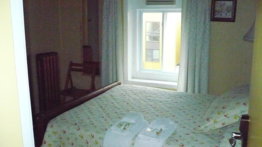 Bathroom 4, L'Intendant, Communauté-Urbaine-de-Québec