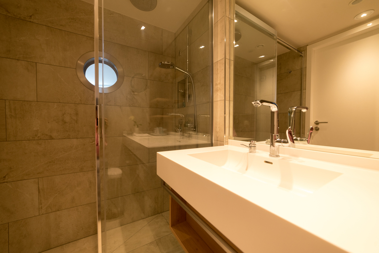 Bathroom 5, Hotel Neptun & SPA, Rostock
