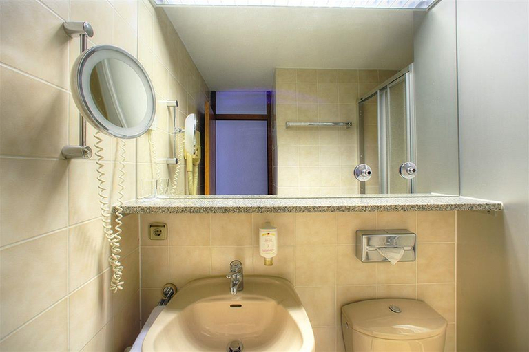 Bathroom 5, Berlin, Böblingen