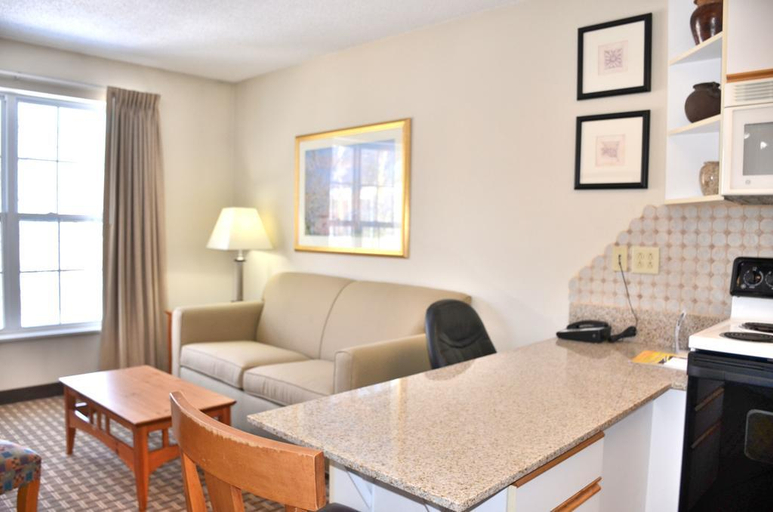 Exterior & Views 1, Cresthill Suites Syracuse, Onondaga