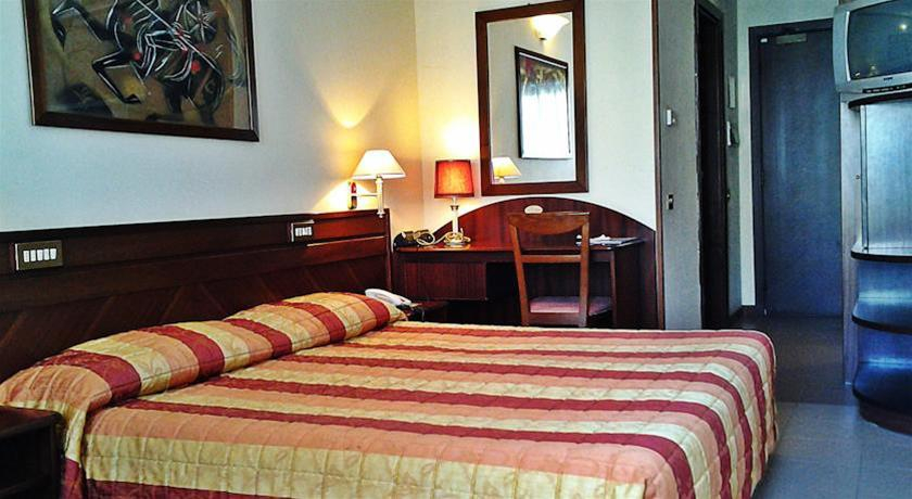 Bedroom 3, Club Hotel Dante, Ravenna