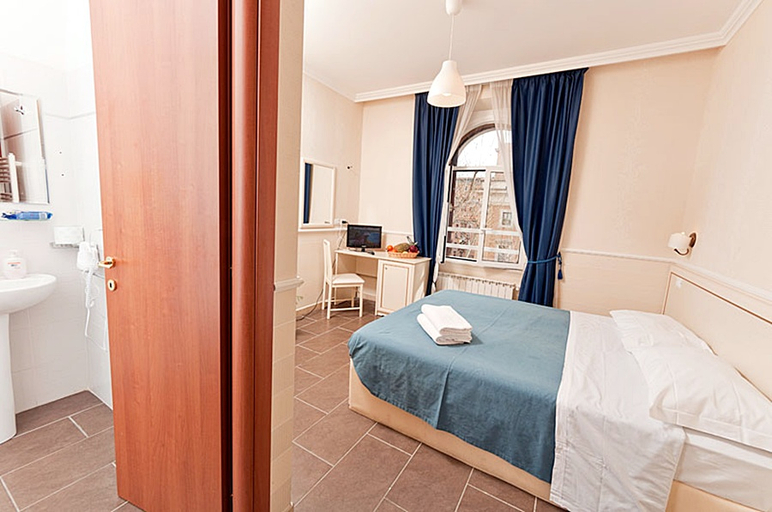 Bedroom 3, Allegria Cesar, Roma