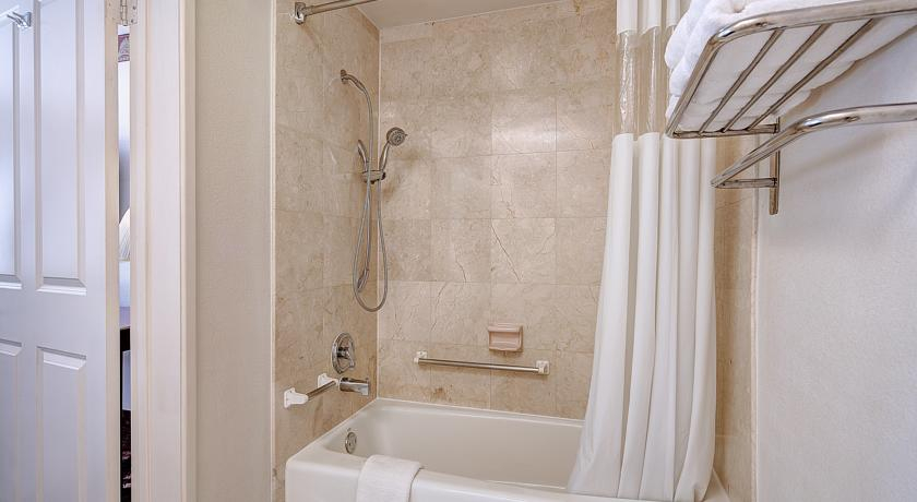 Bathroom 4, Pasadena Inn at Old Town, Los Angeles