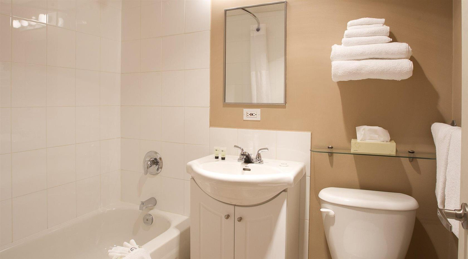 Bathroom, Scott's Inn, Thompson-Nicola