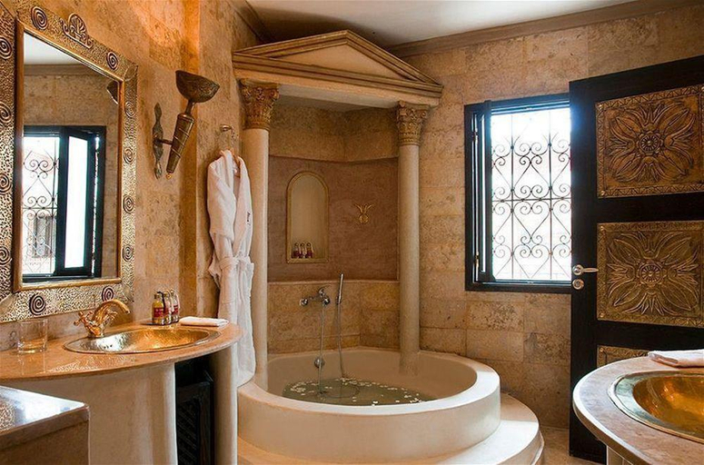 Bathroom 4, Le Temple des Arts, Ouarzazate