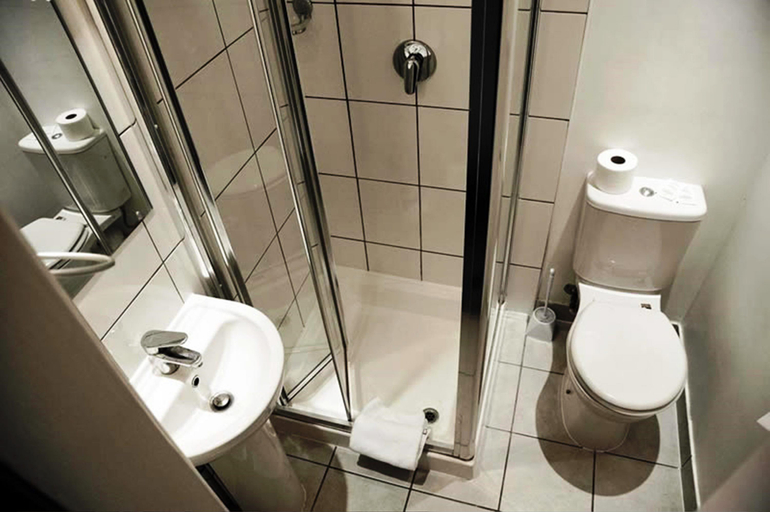 Bathroom 4, Arriva, London