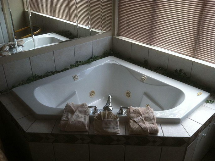 Bathroom 3, Laurel Inn Condominiums, Sevier