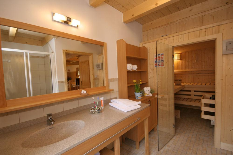 Bathroom 4, Hagan Lodge, Liezen
