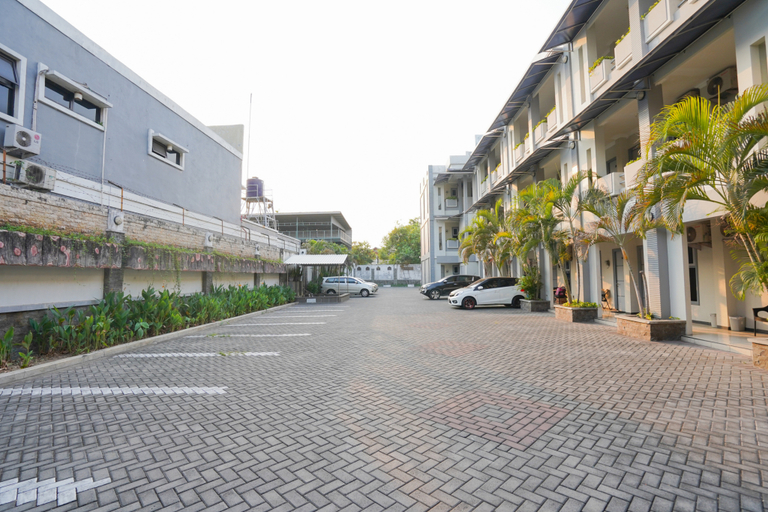 Exterior & Views 2, Hotel O Graha Marina, Surabaya