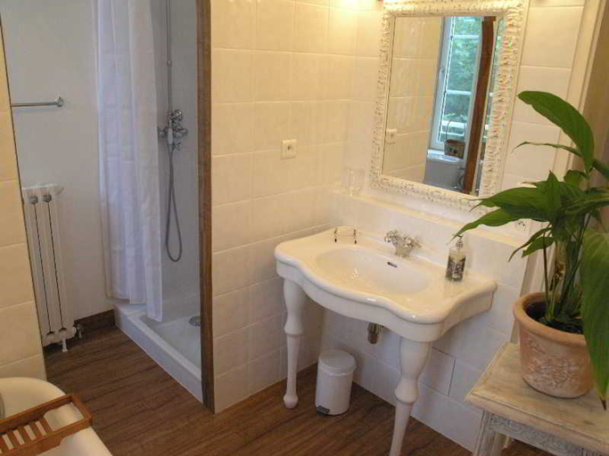 Bathroom 5, Domaine De Bassilour, Pyrénées-Atlantiques