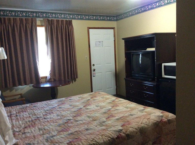 Bedroom 2, Colusa Motel, Colusa