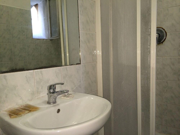 Bathroom 5, Locanda Otello, Rome