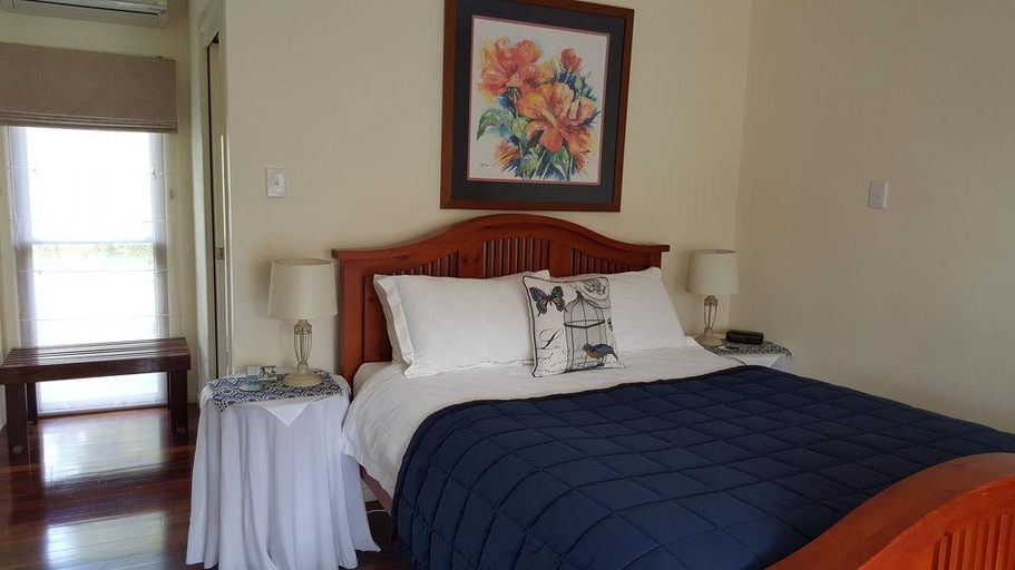 Bedroom 3, Camelot Cottages, Tamborine Mountain