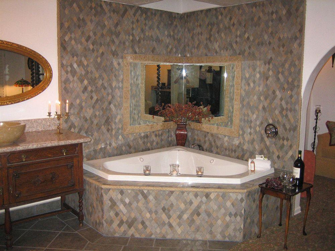 Bathroom 5, Chantico Inn, Ventura