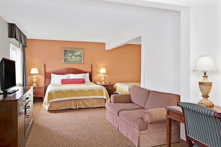 Bedroom 3, Torrance Inn & Suites, Los Angeles