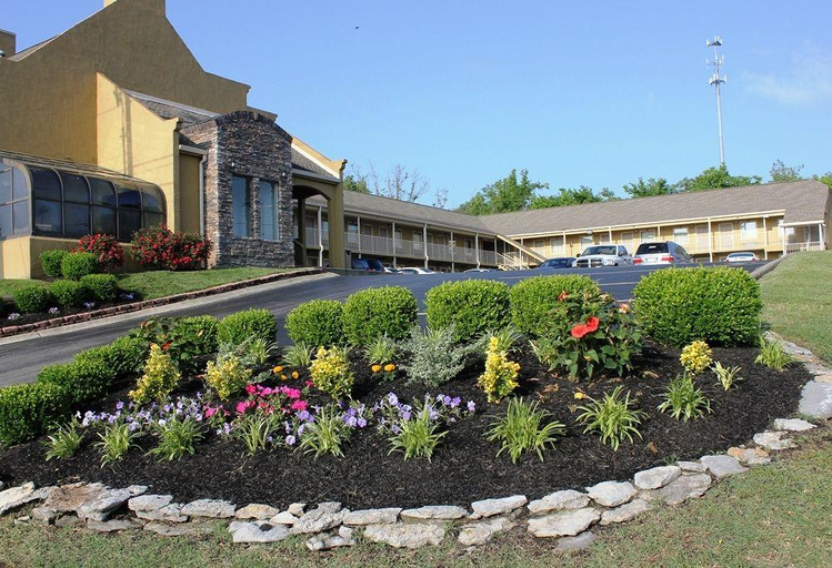 Exterior & Views 2, Antioch Quarters Inn, Davidson