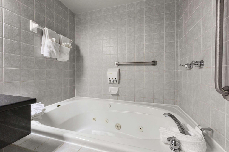 Bathroom 4, Days Inn by Wyndham Ottawa West, Ottawa