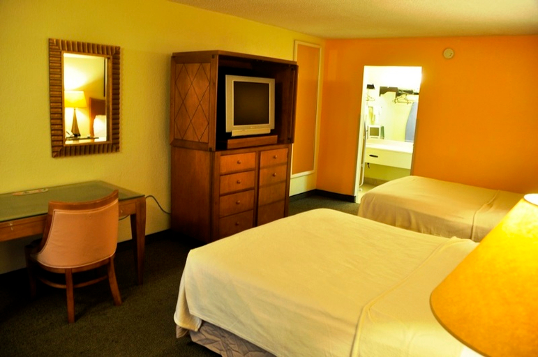 Bedroom 3, Winter Haven Suites & Conference Center, Polk