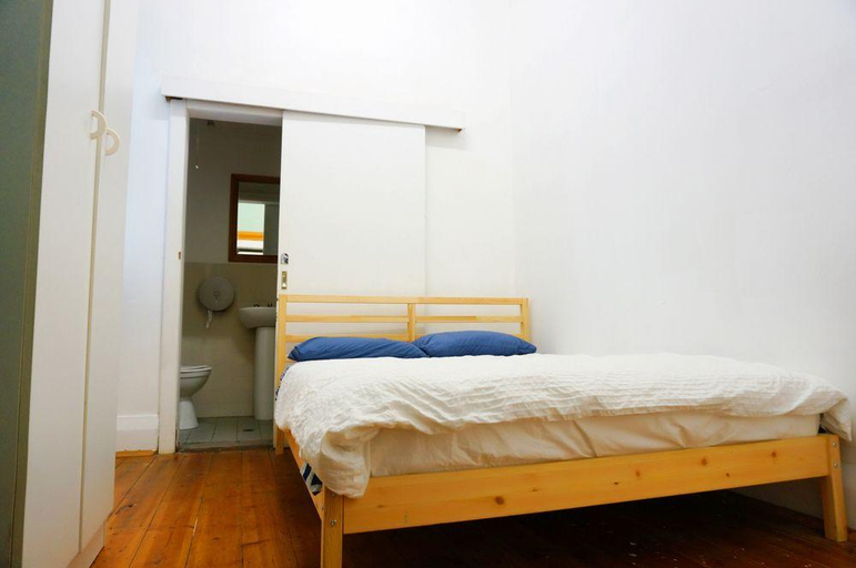 Bedroom 1, Sundancer Backpackers Resort, Fremantle