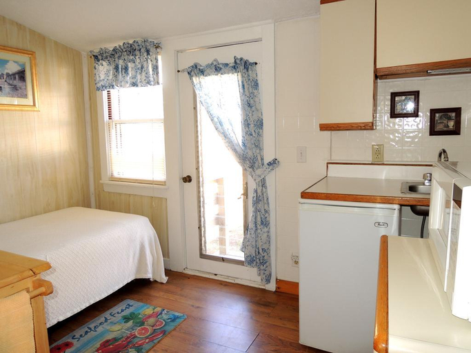 Bedroom 5, Shorelands 44-1, York